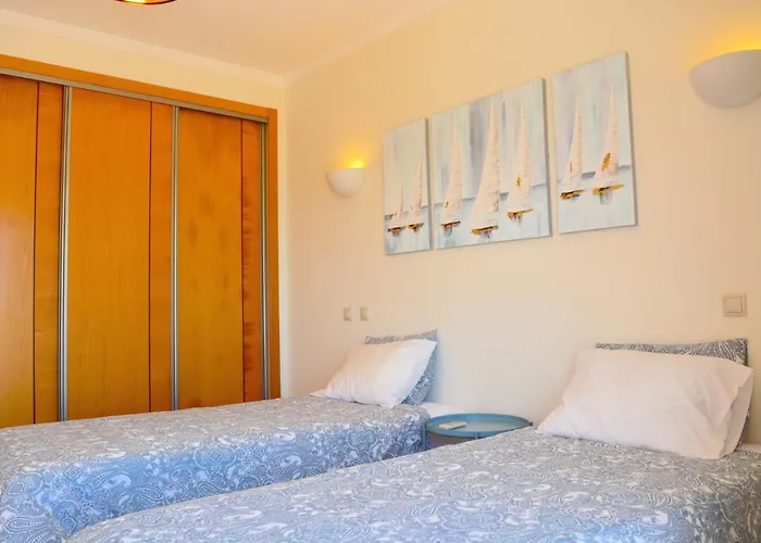 Cristina Mar Villa *